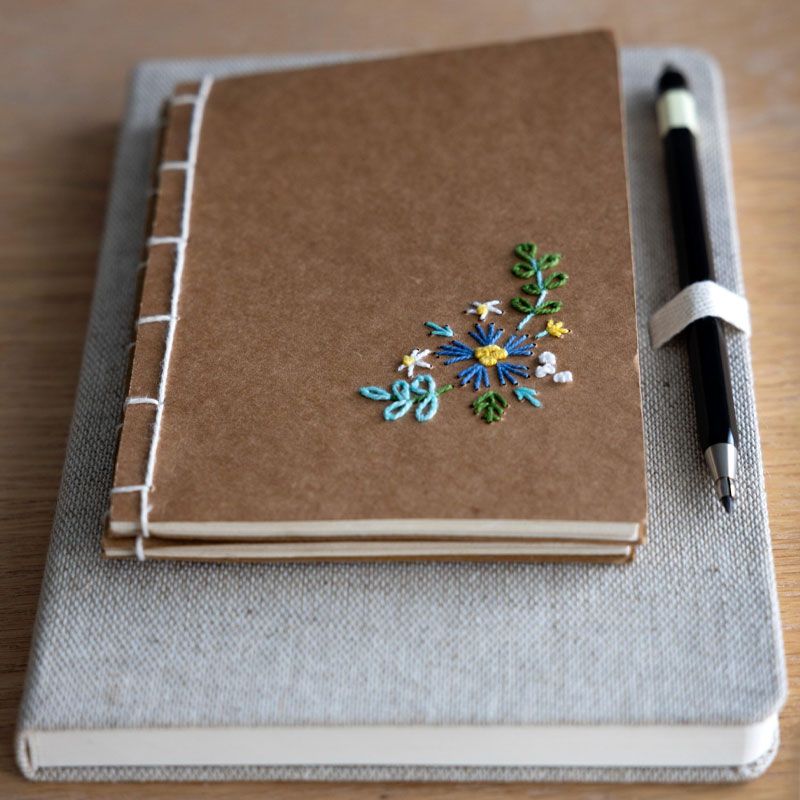 Others - Håndbrodert notatbok - Blomster