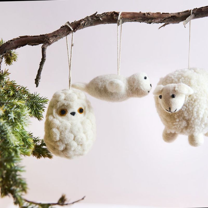 Aveva - Little Hangings - Seal