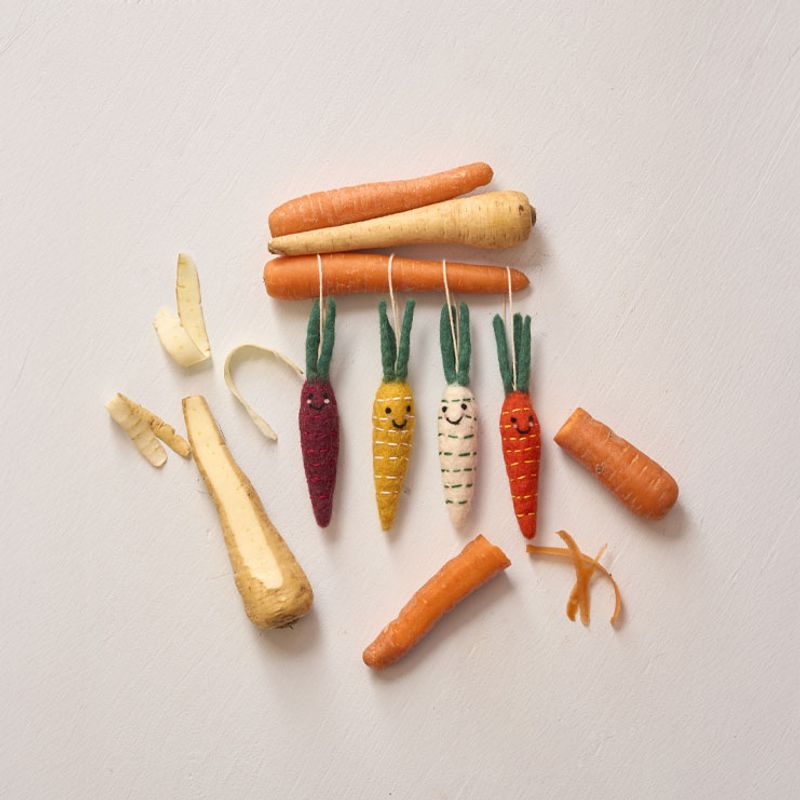 Aveva - Little Hangings - Carrot ochre